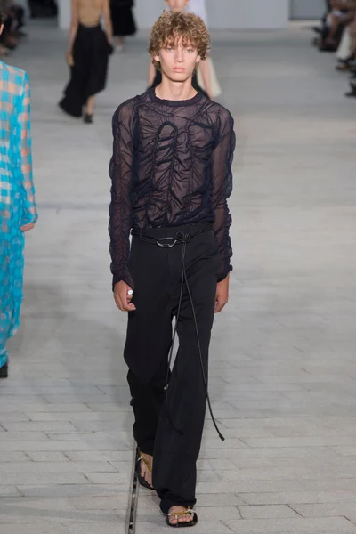 Look 25